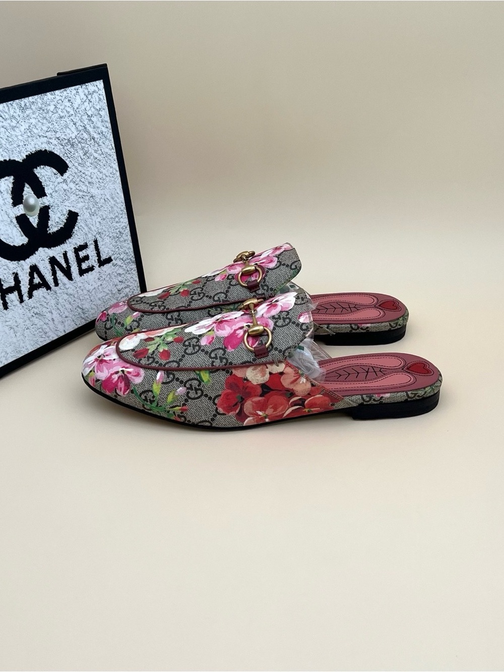🚩steal Gucci GG Floral Horsebit Mule in Pink and Red